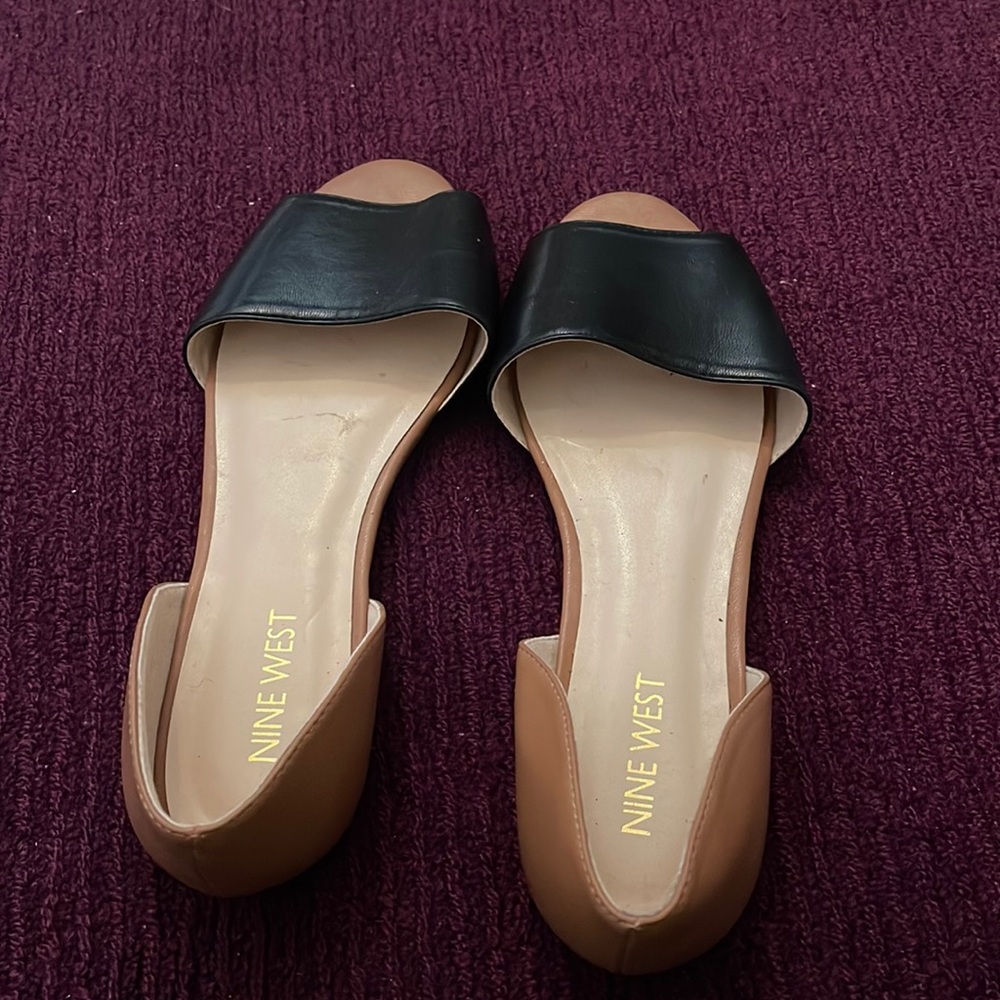 Nine West peep toe black and beige flats